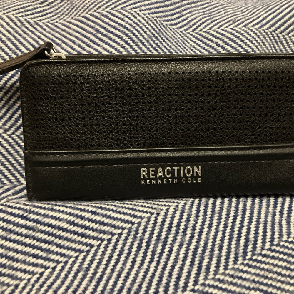 Kenneth Cole Reaction Textured Black wallet